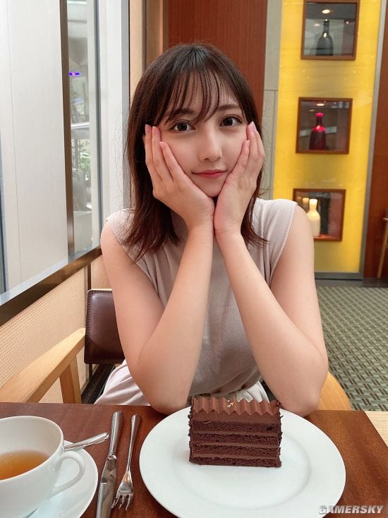 隔屏闻体香 可以靠身材却做了书评家的辻りりさ