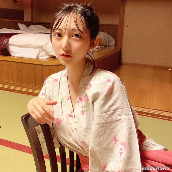 隔屏闻体香 可以靠身材却做了书评家的辻りりさ