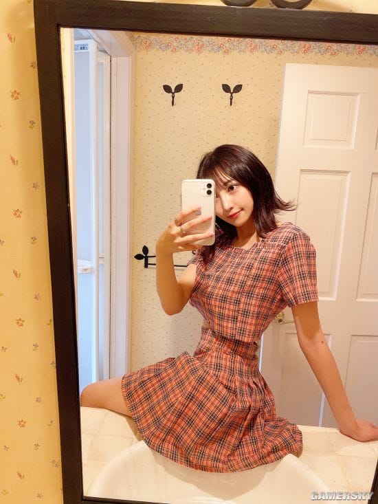 隔屏闻体香 可以靠身材却做了书评家的辻りりさ