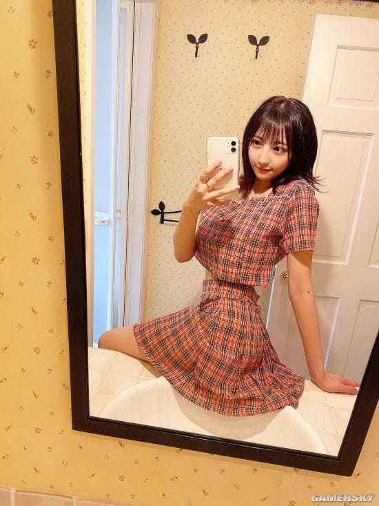 隔屏闻体香 可以靠身材却做了书评家的辻りりさ