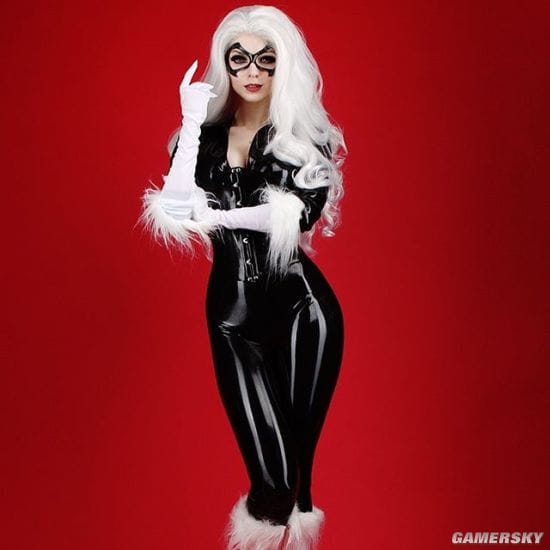 纤细身材完美还原二次元 来自俄罗斯的美艳COSER Alice Spiegel