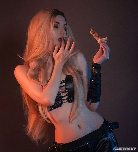 纤细身材完美还原二次元 来自俄罗斯的美艳COSER Alice Spiegel