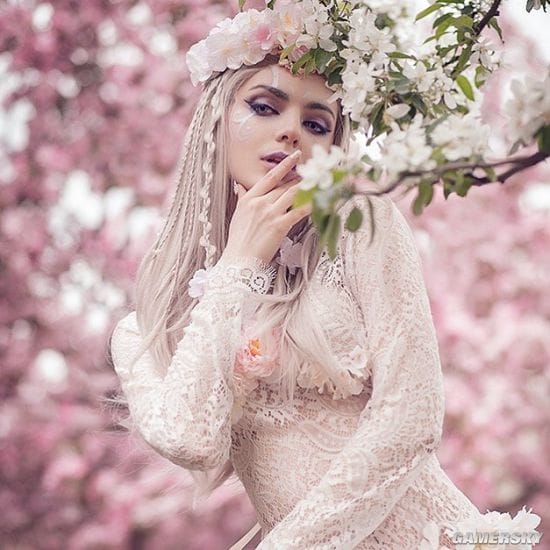 纤细身材完美还原二次元 来自俄罗斯的美艳COSER Alice Spiegel