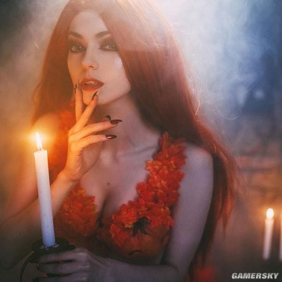 纤细身材完美还原二次元 来自俄罗斯的美艳COSER Alice Spiegel