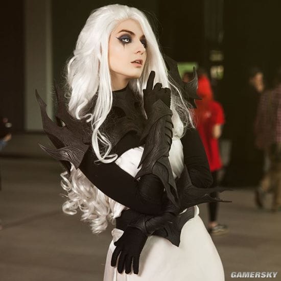 纤细身材完美还原二次元 来自俄罗斯的美艳COSER Alice Spiegel