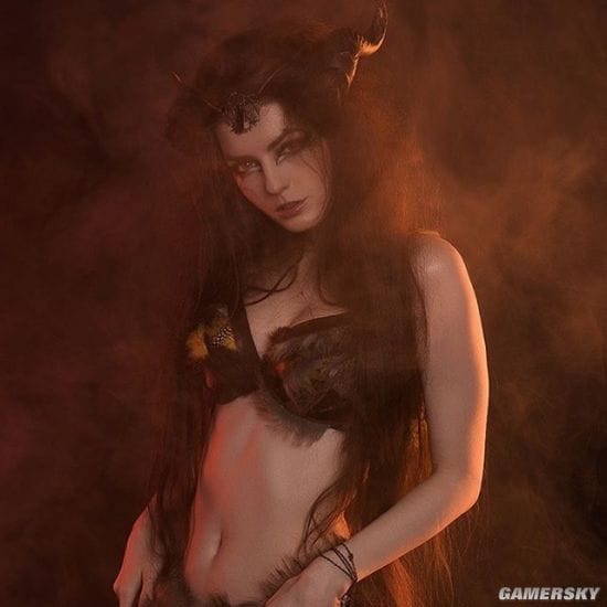 纤细身材完美还原二次元 来自俄罗斯的美艳COSER Alice Spiegel