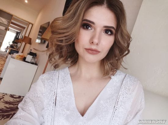 俄妹COS《巫师3》特莉丝 长腿御姐风格还原