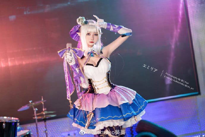 《Re:从零开始的异世界生活》艾米莉亚偶像歌手Cosplay【CN:Momoko葵葵】