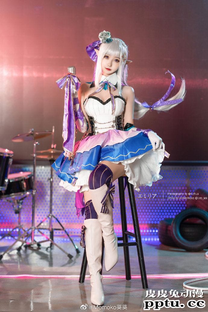 《Re:从零开始的异世界生活》艾米莉亚偶像歌手Cosplay【CN:Momoko葵葵】