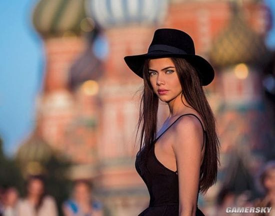 小麦肤色的优美曲线 拥有迷人电眼的哥伦比亚辣妹LindaPalacio