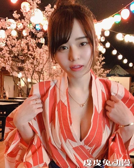 视线控制不住往下移 超派网红美少女雏乃波波-皮皮兔动漫