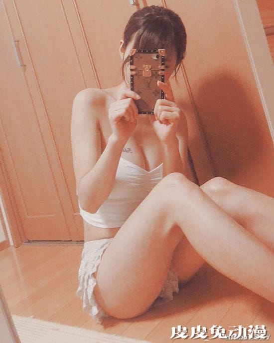 视线控制不住往下移 超派网红美少女雏乃波波