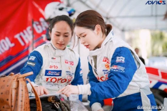 日本性感靓模变身职业赛车手 对汽车疯狂迷恋