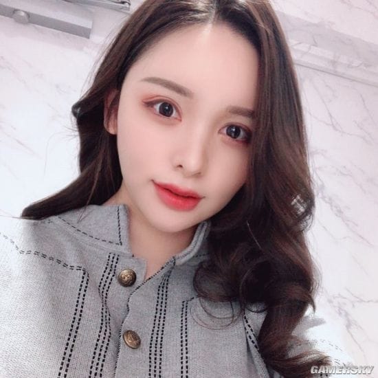 日本性感靓模变身职业赛车手 对汽车疯狂迷恋