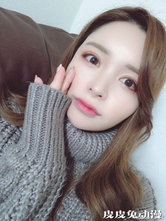 日本性感靓模变身职业赛车手 对汽车疯狂迷恋