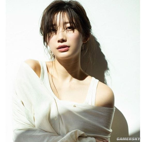 轻熟魅力的超强body 发育过好的写真偶像小仓优香