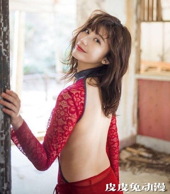 轻熟魅力的超强body 发育过好的写真偶像小仓优香