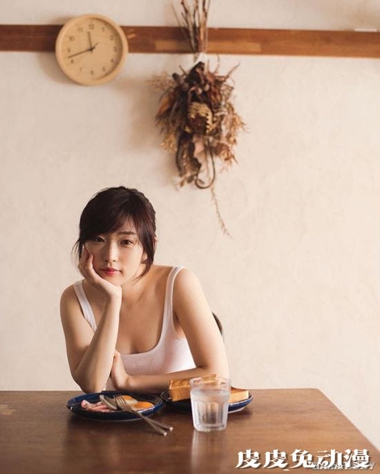 控制不住的视线聚焦 日本素人女主播竟是游戏宅