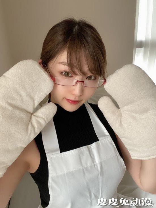 控制不住的视线聚焦 日本素人女主播竟是游戏宅