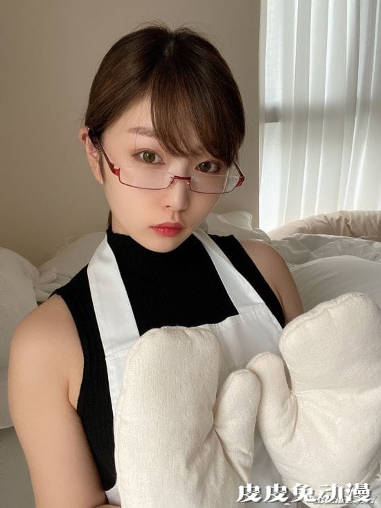 控制不住的视线聚焦 日本素人女主播竟是游戏宅