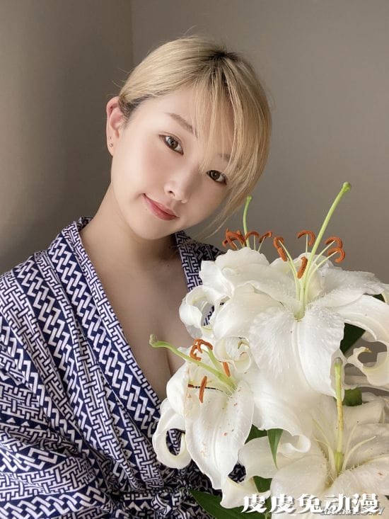 控制不住的视线聚焦 日本素人女主播竟是游戏宅