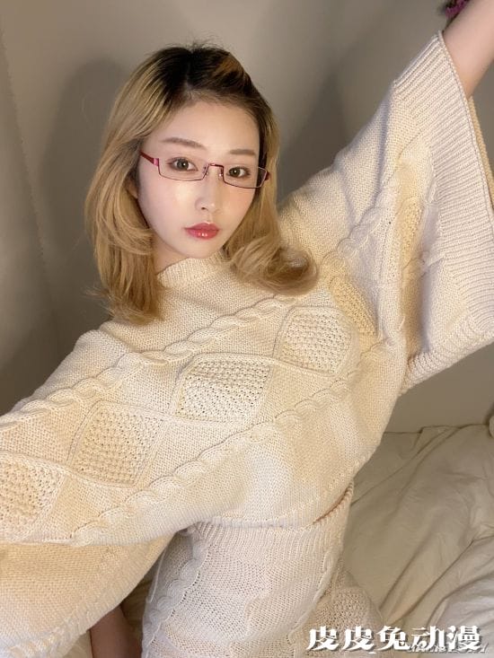 控制不住的视线聚焦 日本素人女主播竟是游戏宅