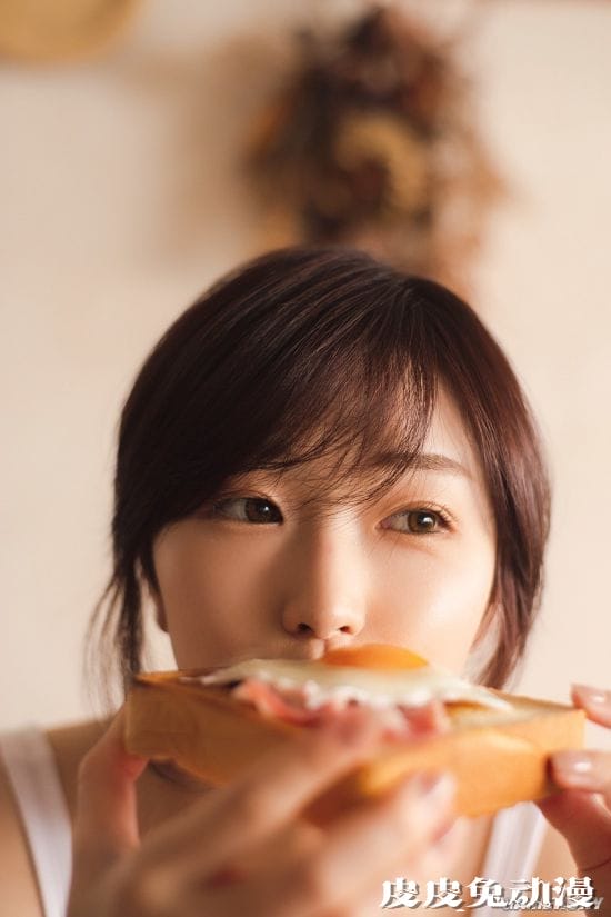 控制不住的视线聚焦 日本素人女主播竟是游戏宅