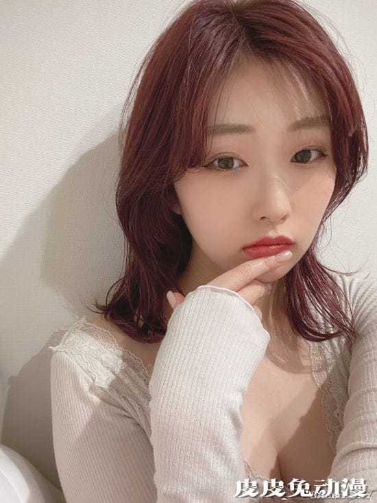 控制不住的视线聚焦 日本素人女主播竟是游戏宅