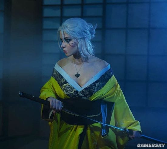 俄妹COS《巫师》和服希里 性感的深V女武士-皮皮兔动漫