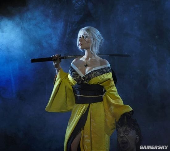 俄妹COS《巫师》和服希里 性感的深V女武士