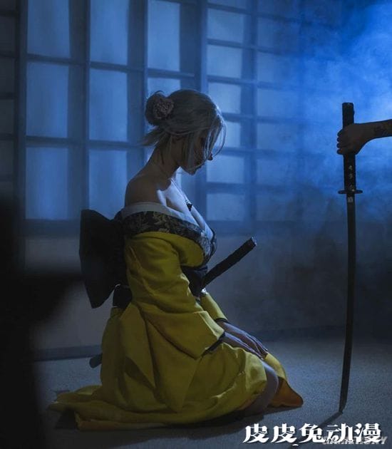 俄妹COS《巫师》和服希里 性感的深V女武士