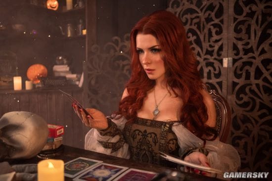 俄妹COS《巫师》和服希里 性感的深V女武士