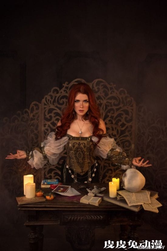 俄妹COS《巫师》和服希里 性感的深V女武士