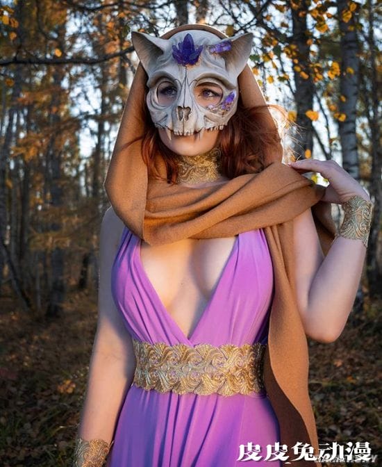 俄妹COS《巫师》和服希里 性感的深V女武士