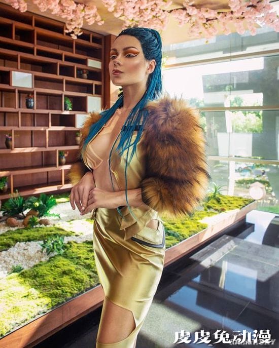 俄妹COS《巫师》和服希里 性感的深V女武士