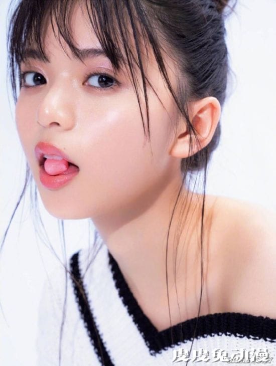 斋藤飞鸟近期杂志写真美照 邻家少女的性感姿态