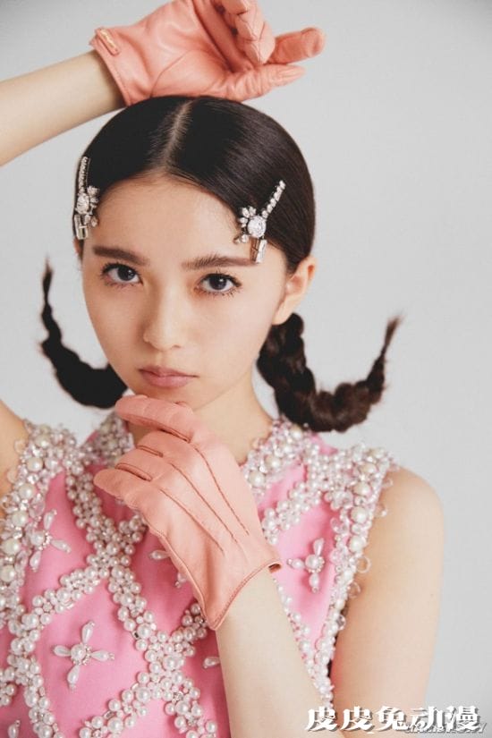 斋藤飞鸟近期杂志写真美照 邻家少女的性感姿态