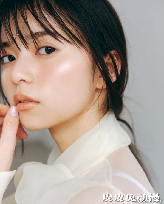 斋藤飞鸟近期杂志写真美照 邻家少女的性感姿态