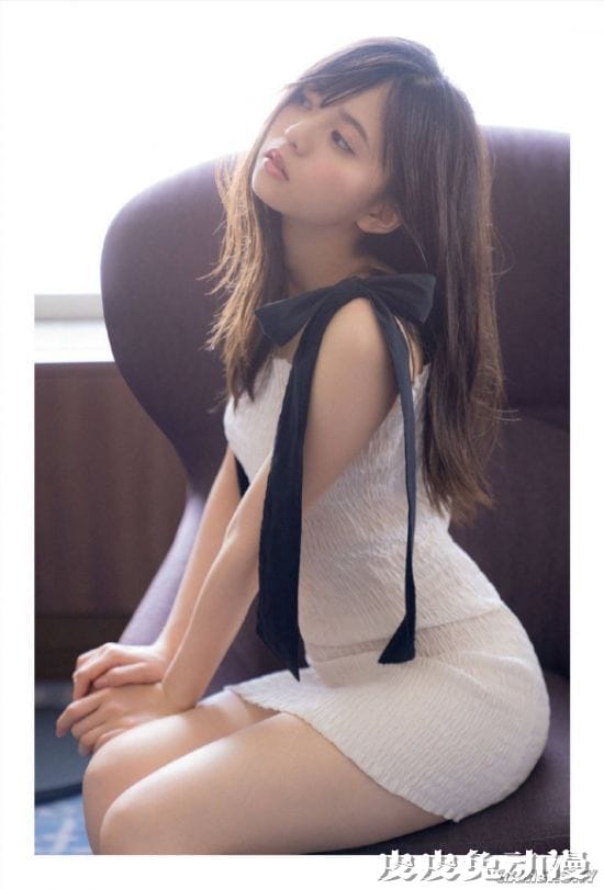 斋藤飞鸟近期杂志写真美照 邻家少女的性感姿态