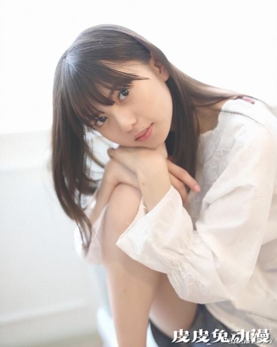 斋藤飞鸟近期杂志写真美照 邻家少女的性感姿态