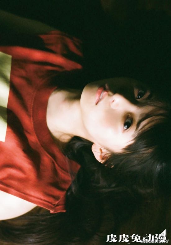 斋藤飞鸟近期杂志写真美照 邻家少女的性感姿态