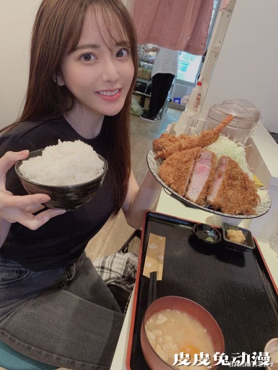 魔鬼身材搭配魔鬼的食量 日本最美吃货女主播谷亜沙子