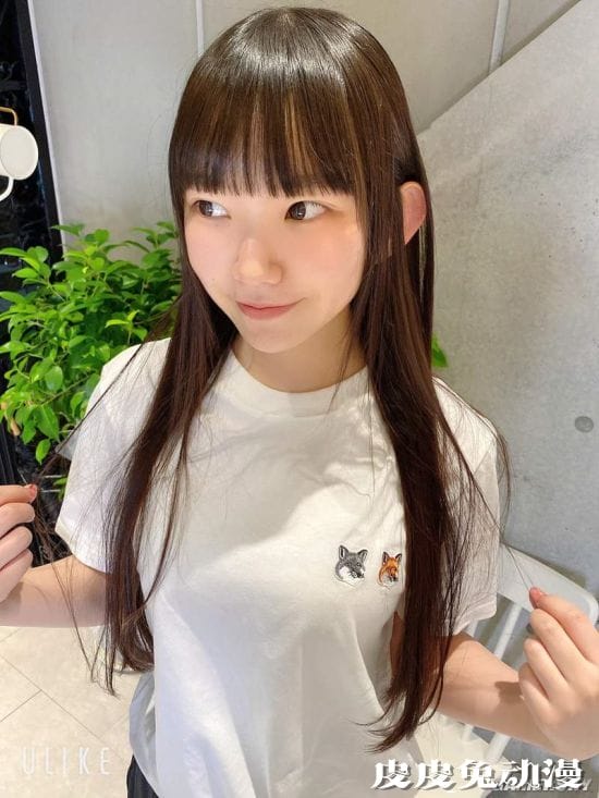 日本萝莉系写真女星进军Youtube 解答丰满身材的困扰