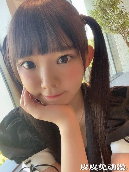 日本萝莉系写真女星进军Youtube 解答丰满身材的困扰