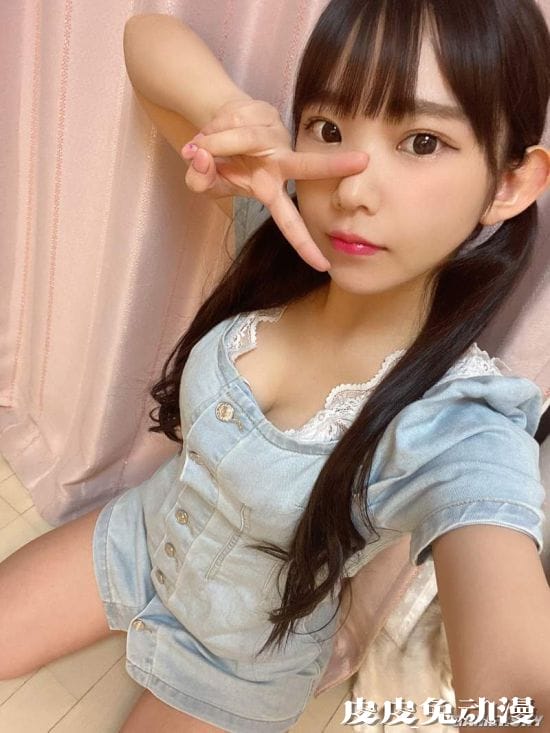 日本萝莉系写真女星进军Youtube 解答丰满身材的困扰