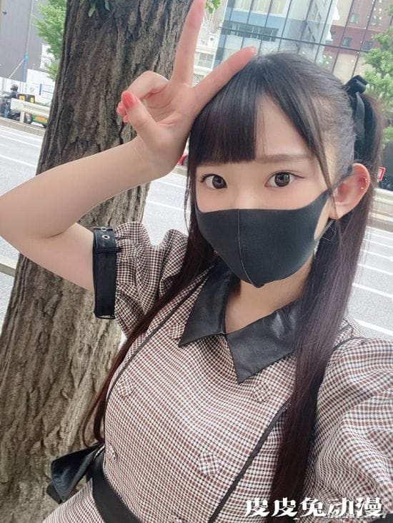 日本萝莉系写真女星进军Youtube 解答丰满身材的困扰