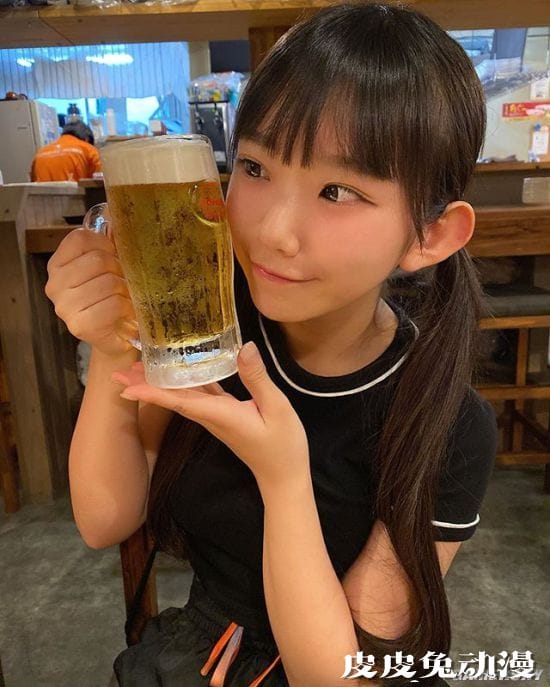 日本萝莉系写真女星进军Youtube 解答丰满身材的困扰