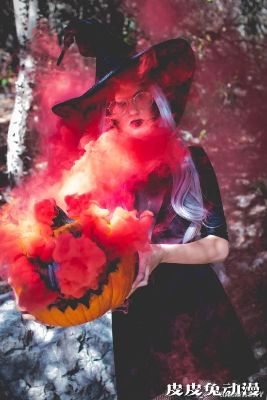 穿衣服秒变3D！身材销魂的美国Coser Blackberry