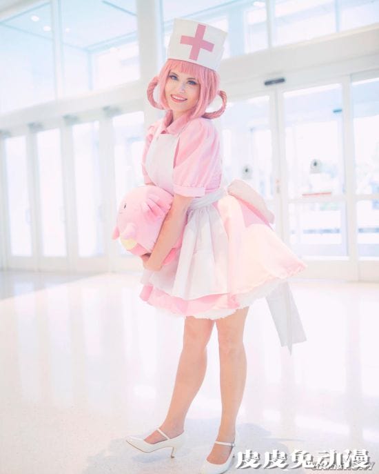 穿衣服秒变3D！身材销魂的美国Coser Blackberry
