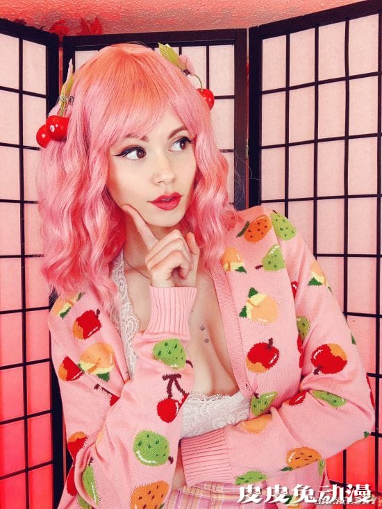 穿衣服秒变3D！身材销魂的美国Coser Blackberry